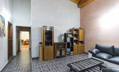 CASA venta Gerli 5 ambientes 172 metros PATIO