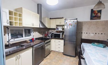 CASA venta Gerli 5 ambientes 172 metros PATIO
