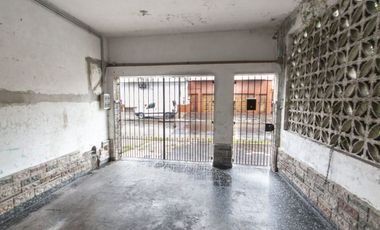 CASA venta Gerli 5 ambientes 172 metros PATIO
