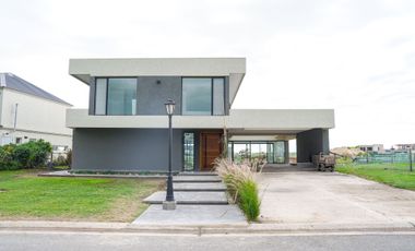 CASA EN VENTA A LA LAGUNA EN SAN SEBASTIAN