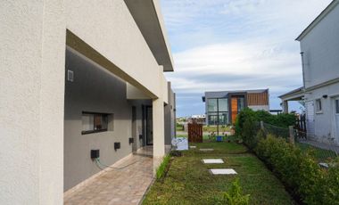 CASA EN VENTA A LA LAGUNA EN SAN SEBASTIAN