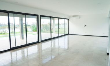 CASA EN VENTA A LA LAGUNA EN SAN SEBASTIAN