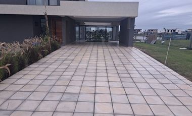 CASA EN VENTA A LA LAGUNA EN SAN SEBASTIAN