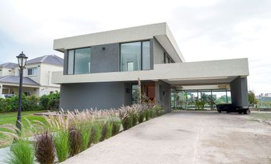 CASA EN VENTA A LA LAGUNA EN SAN SEBASTIAN