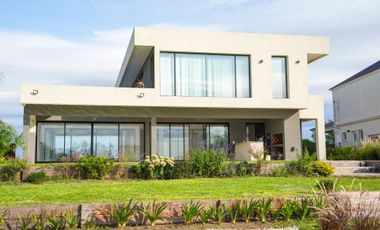CASA EN VENTA A LA LAGUNA EN SAN SEBASTIAN