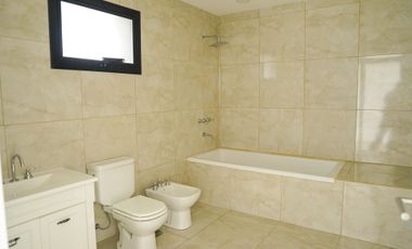 CASA EN VENTA A LA LAGUNA EN SAN SEBASTIAN