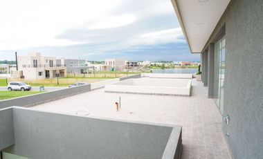 CASA EN VENTA A LA LAGUNA EN SAN SEBASTIAN