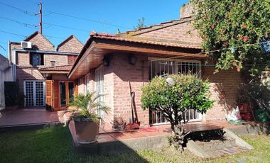 CASA A LA VENTA EN TOLOSA LA PLATA 4 DORMITORIOS