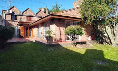 CASA A LA VENTA EN TOLOSA LA PLATA 4 DORMITORIOS