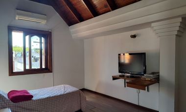 CASA A LA VENTA EN TOLOSA LA PLATA 4 DORMITORIOS