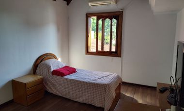CASA A LA VENTA EN TOLOSA LA PLATA 4 DORMITORIOS