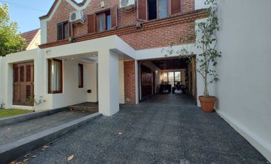 CASA A LA VENTA EN TOLOSA LA PLATA 4 DORMITORIOS