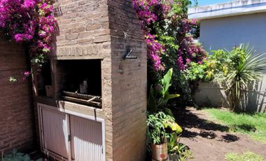 CASA 3 AMB.C/FONDO PARRILLA Y COCHERA