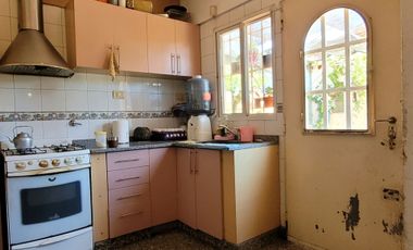 CASA 3 AMB.C/FONDO PARRILLA Y COCHERA