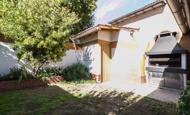 Dúplex tipo casa con entrada/inde. patio/cochera