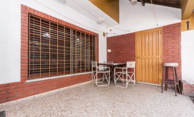 Dúplex tipo casa con entrada/inde. patio/cochera