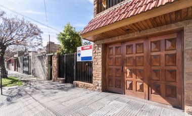 Dúplex tipo casa con entrada/inde. patio/cochera