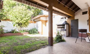 Dúplex tipo casa con entrada/inde. patio/cochera