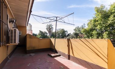 Dúplex tipo casa con entrada/inde. patio/cochera