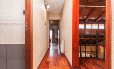 Dúplex tipo casa con entrada/inde. patio/cochera