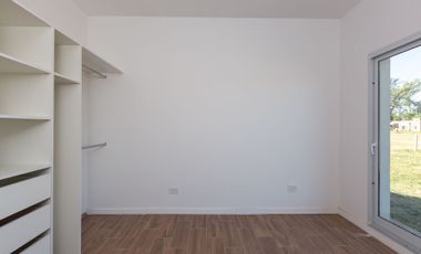 VENTA CASA 4 AMB. A ESTRENAR, EN LUJÁN. Permuta
