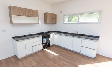 VENTA CASA 4 AMB. A ESTRENAR, EN LUJÁN. Permuta