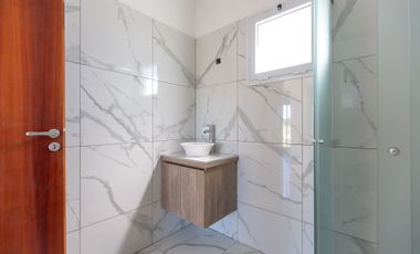 VENTA CASA 4 AMB. A ESTRENAR, EN LUJÁN. Permuta
