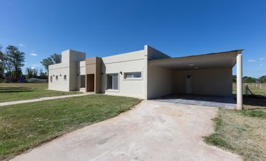 VENTA CASA 4 AMB. A ESTRENAR, EN LUJÁN. Permuta