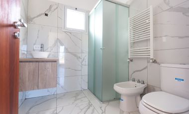 VENTA CASA 4 AMB. A ESTRENAR, EN LUJÁN. Permuta