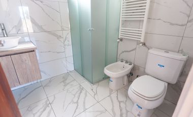 VENTA CASA 4 AMB. A ESTRENAR, EN LUJÁN. Permuta