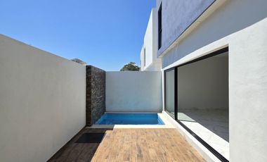 CASA EN COTO PRIVADO, 2 PLANTAS, ALBERCA, 3 RECÁMARAS, 2.5 BAÑOS.