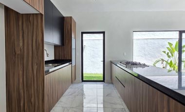 CASA EN COTO PRIVADO, 2 PLANTAS, ALBERCA, 3 RECÁMARAS, 2.5 BAÑOS.