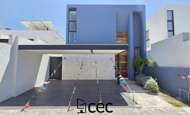 CASA EN COTO PRIVADO, 2 PLANTAS, ALBERCA, 3 RECÁMARAS, 2.5 BAÑOS.