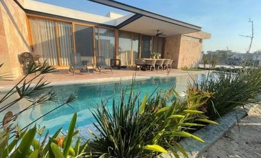 Hermosa casa en Fraccionamiento con acceso a la playa