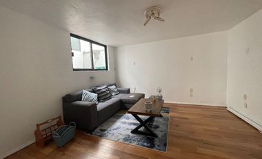 ¡SÚPER OPORTUNIDAD!! Excelente casa en venta en calle cerrada en Teca parte baja