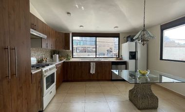 ¡SÚPER OPORTUNIDAD!! Excelente casa en venta en calle cerrada en Teca parte baja