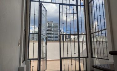 ¡SÚPER OPORTUNIDAD!! Excelente casa en venta en calle cerrada en Teca parte baja