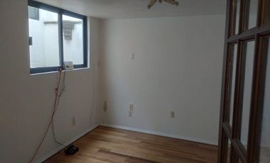 ¡SÚPER OPORTUNIDAD!! Excelente casa en venta en calle cerrada en Teca parte baja