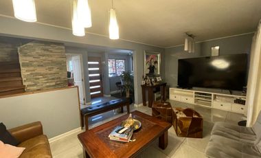 CASA 2PISOS INCLUYE GTO COMUN COND JARDINES DEVESPUCIO