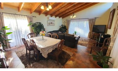 Vende Parcela de Agrado 4D 3B con piscina en Calle Larga