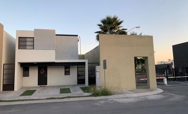 ADL RENTA DE CASA CON EXCEDENTE FRENTE A PARQUE PASEO DE AMBERES GDL
