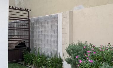 ADL RENTA DE CASA CON EXCEDENTE FRENTE A PARQUE PASEO DE AMBERES GDL