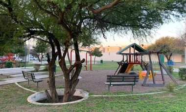 ADL RENTA DE CASA CON EXCEDENTE FRENTE A PARQUE PASEO DE AMBERES GDL