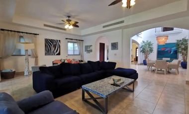 Espectacular casa en Buenaventura, frente al mar!