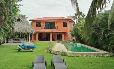 Espectacular casa en Buenaventura, frente al mar!