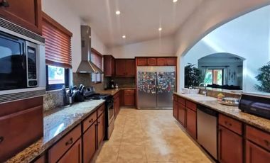 Espectacular casa en Buenaventura, frente al mar!