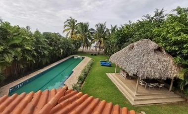 Espectacular casa en Buenaventura, frente al mar!