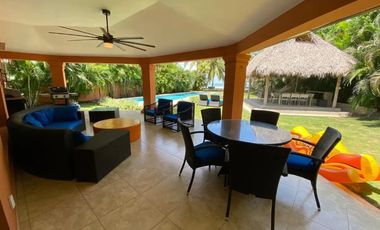 Espectacular casa en Buenaventura, frente al mar!