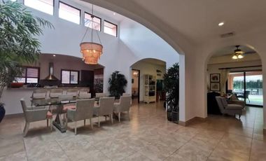Espectacular casa en Buenaventura, frente al mar!