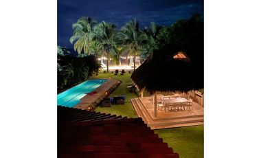 Espectacular casa en Buenaventura, frente al mar!